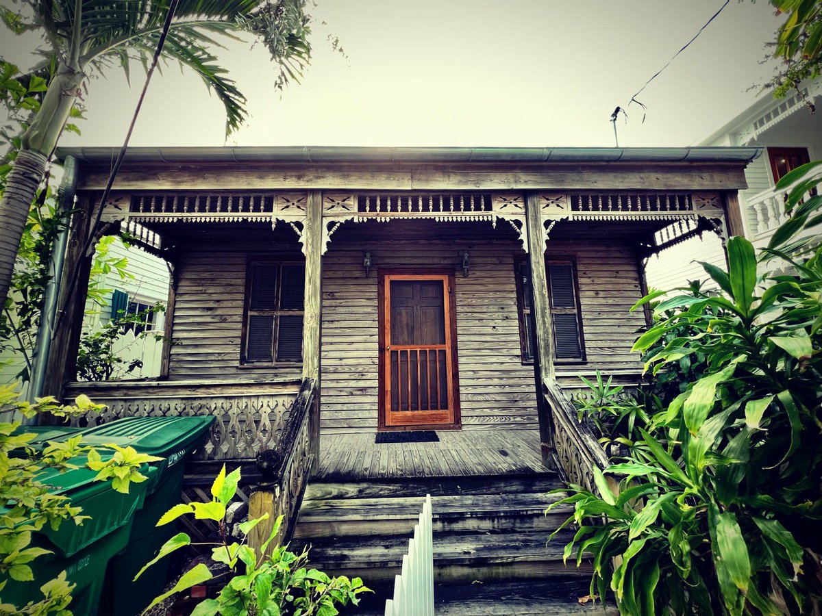Shel Silverstein’s old cottage in Old Town Key West. So far, so good 😊 #keywest #ShelSilverstein