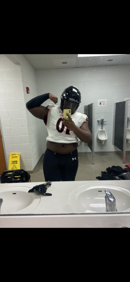 I think I like This Red And Black🔴⚫️ Great Visit Today <a href="/Coach_ZBrowning/">Zachery Browning</a> <a href="/CoachKendallTod/">Coach Kendall Todd</a> <a href="/CoachEChambers/">Earl Chambers</a> <a href="/WareFootball/">Ware County Football</a> <a href="/RecruitGeorgia/">Recruit Georgia</a> <a href="/WareCoGators/">Ware County Gator Nation</a> <a href="/912Sports/">912 Sports</a> <a href="/coleminshew_77/">Cole Minshew</a>