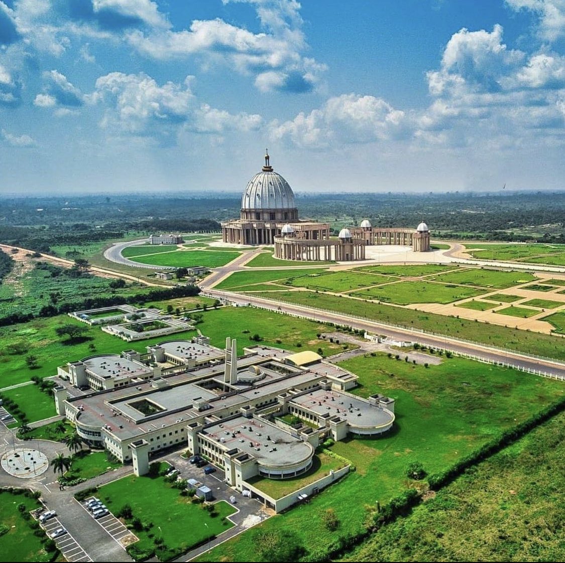 Cotedivoireoff_'s tweet photo. 📍Yamoussoukro, l’une des villes Hôte de la CAN 2023 🇨🇮 https://t.co/DG6UNKCEhQ