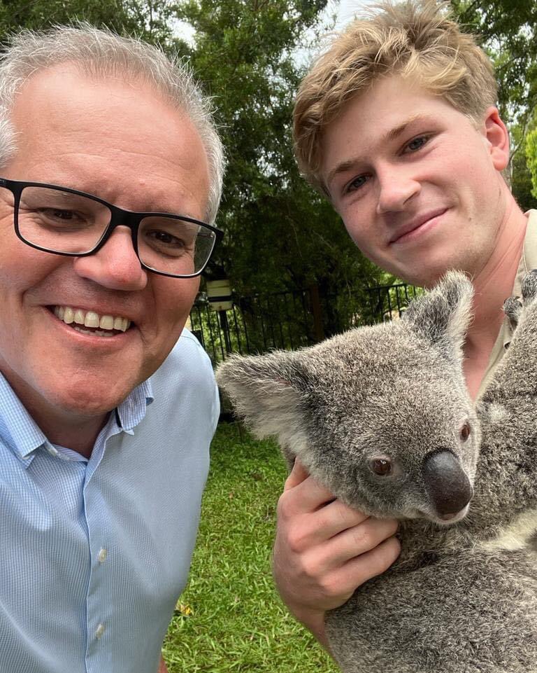 murraysewerrat's tweet image. Aiding and abetting the @ScottMorrisonMP government in stupid photo shoots and #rorting  the nation, should be a crime!
