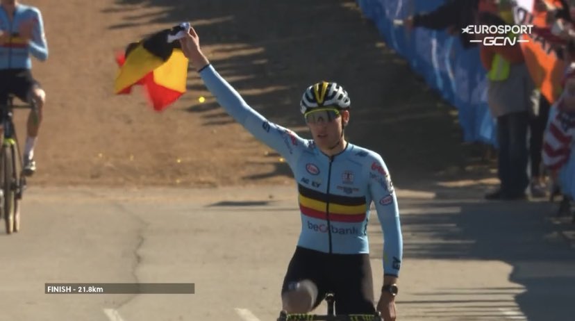 CharLiegeois_CX's tweet photo. #Fayetteville2022

@joran_wyseure is WORLD CHAMPION 🌈🌈🌈

@EmielVerstrynge takes SILVER https://t.co/FpMNSjquGl