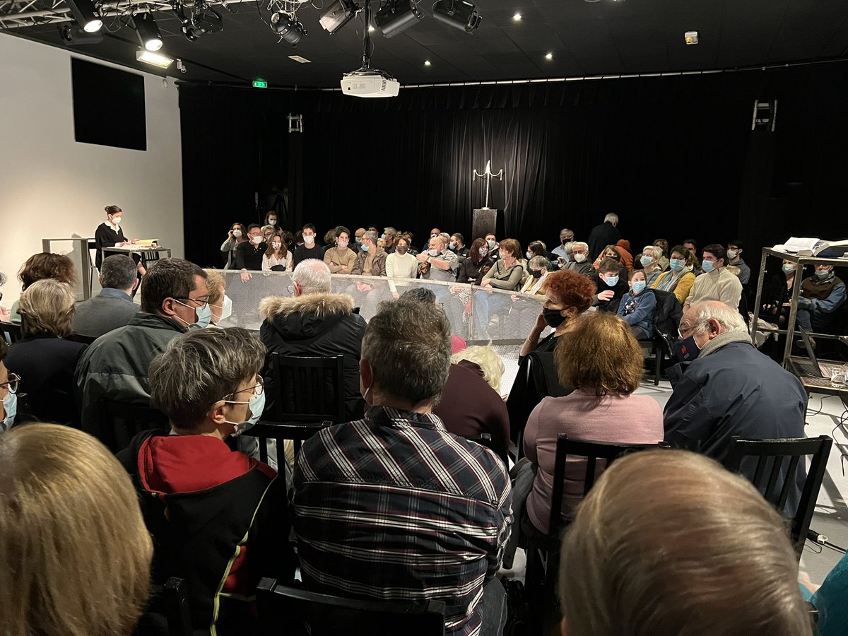 Début de la pièce « terreur » à <a href="/LaRueasso/">La Rue</a>. Un procès dans lequel le public est le jury et votera à la fin de la pièce. Ceci fait suite à des pièces pour les enfants dans des écoles élémentaires de <a href="/Villecresnes/">Villecresnes</a> fin d’année scolaire précédente.