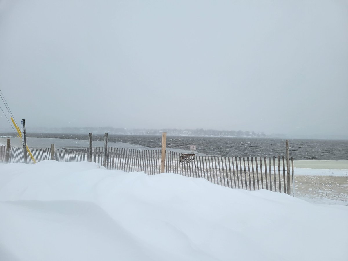 ragingweather's tweet photo. #Kenan snow drifts along the Toms River and bay were 2-4 feet! https://t.co/Ga1UrCfKZr