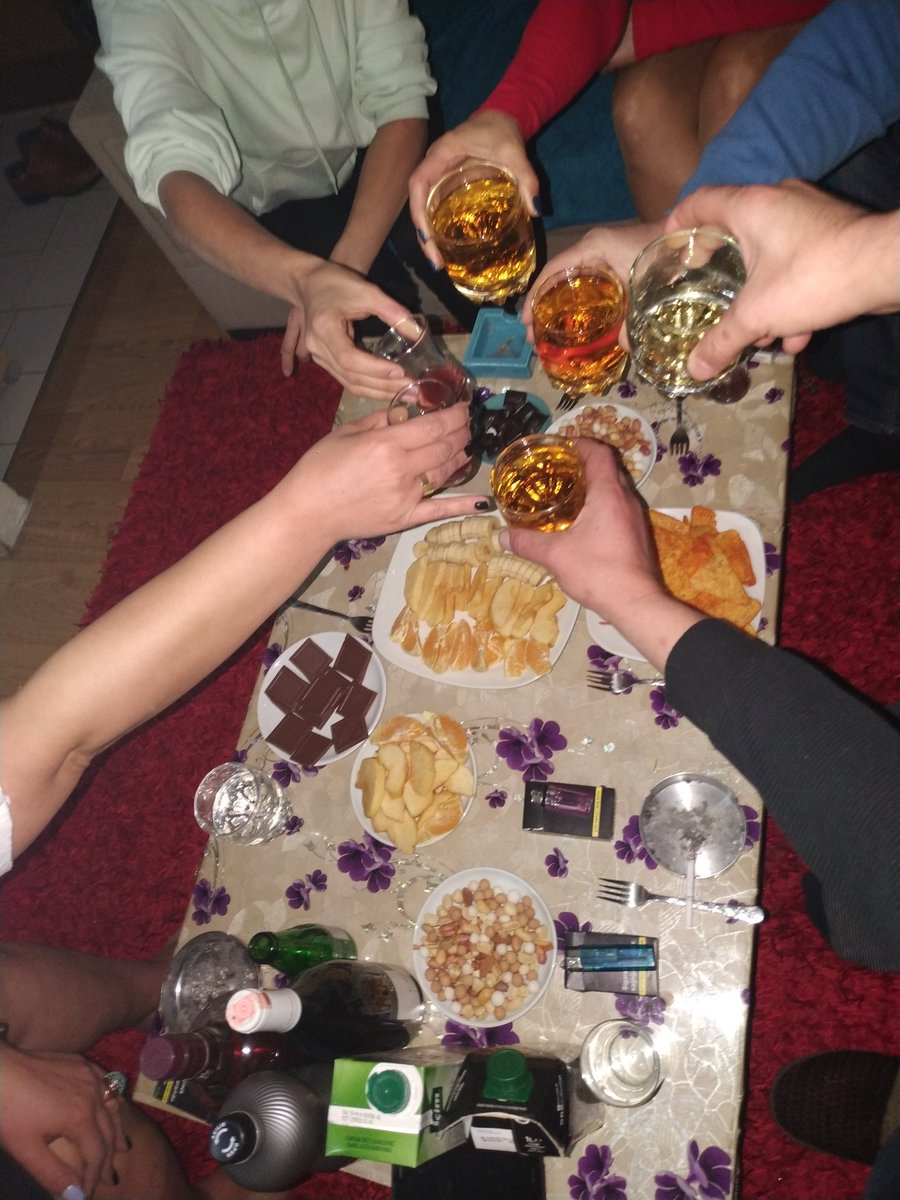 Kutsal gecenin startını verelim <a href="/elacenk06/">Ela Cenk</a>  @Erdemselen06  <a href="/SeilOzan2/">Seçil Ozan</a>