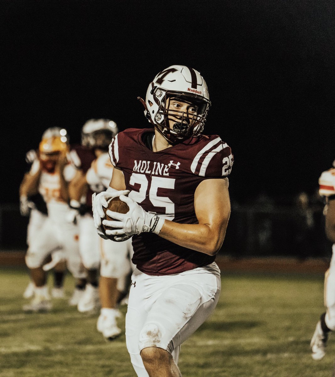 shultscolin's tweet photo. I am excited to announce that I will be continuing my academic and football career at Iowa Western CC! Huge thanks to my friends, family, teammates, and coaches who have helped me get to this point. Go Reivers!! @BlackbournMike @CoachMorrissey7 @Moline_Football @ReiverFootball https://t.co/V3wFMcqOP8