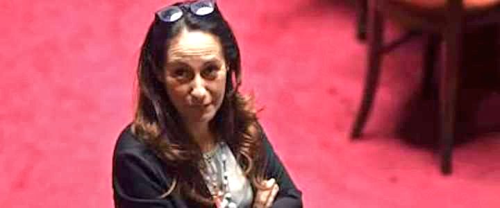 rosadineve's tweet photo. Paola Taverna @PaolaTavernaM5S
"La rielezione di Mattarella è la dimostrazione che il grande lavoro svolto da Conte con il cdx ha portato un risultato"
Si, lo ha detto davvero !! Al giornalista che l' ha intervistata https://t.co/GDbynwUqG0