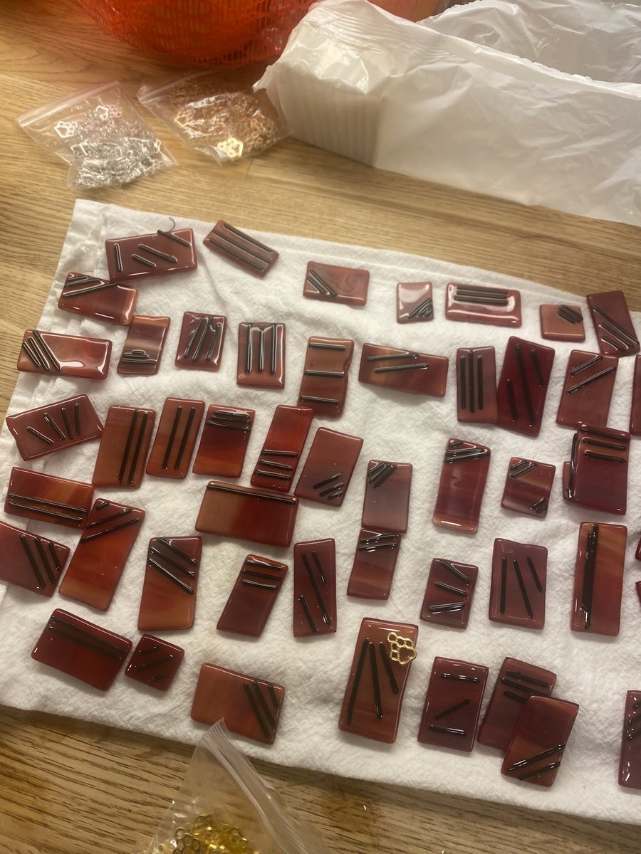 HeavinSarah's tweet image. From kiln to pendant, inspired by a tiger’s stripes and Ms. Monkey’s glass. These will be hiding soon! #monkeyshines2022 #YearOfTheTiger