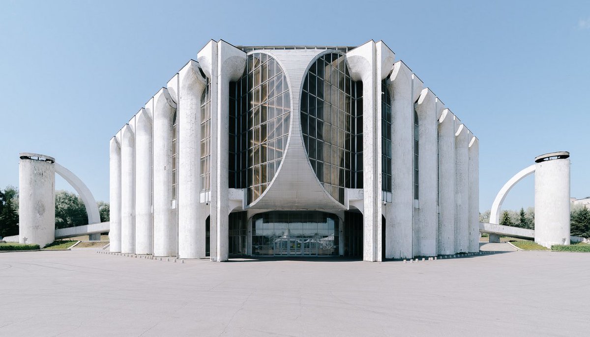 Fyodor Dostoevsky Theater of Dramatic Art
Veliky Novgorod, Russia. 1987
Architect: Vladimir Somov

hiddenarchitecture.net/fyodor-dostoev…