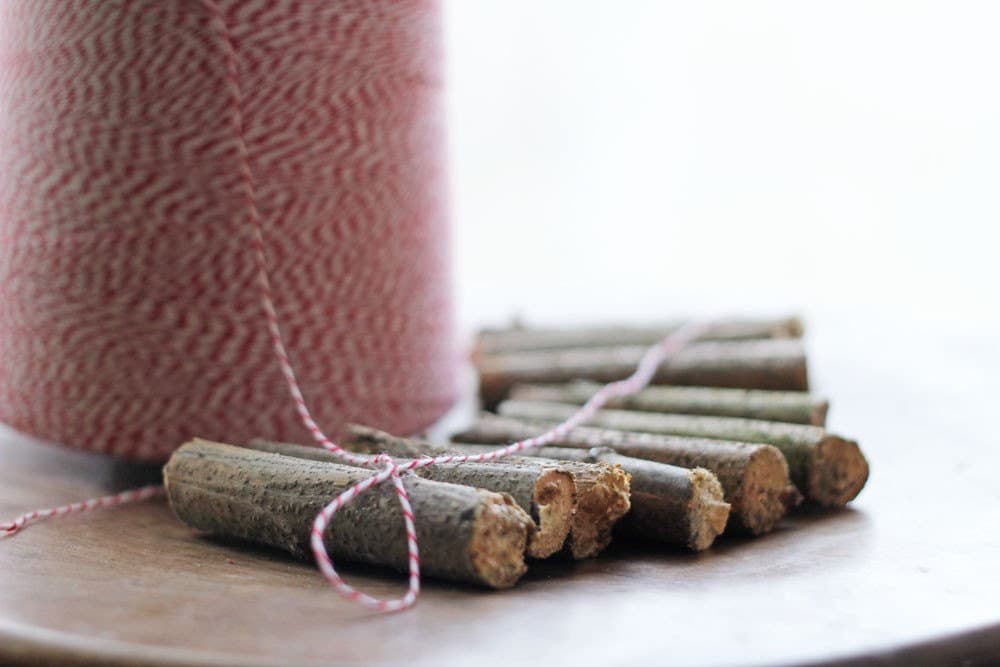 LeBoxBoutique's tweet photo. Thanks for the kind words! ★★★★★ "These are darling little pieces. Planning on using them with other nature things in my dough bowl for the center of my dining table. Fast shipping. Highly recommend." upte19501 https://t.co/ETaYStn5Ee #etsy #yes #spools #woodenspools # https://t.co/xdankc8zoF