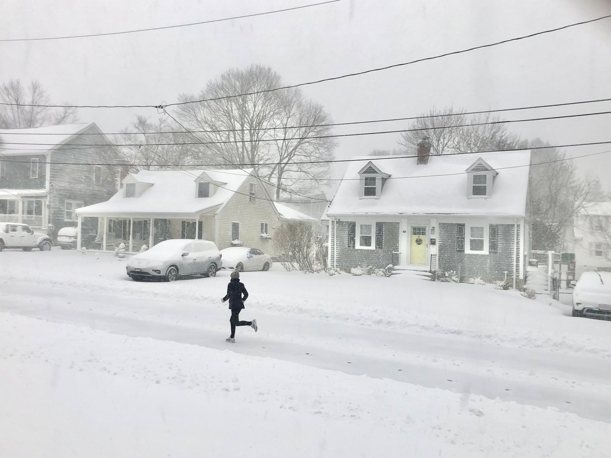 Oh Mother Nature, you didn’t think I’d let a little ole blizzard stop my run streak… #wcvb #abcnews ##Blizzard #winter #Massachusetts #runners #noreaster