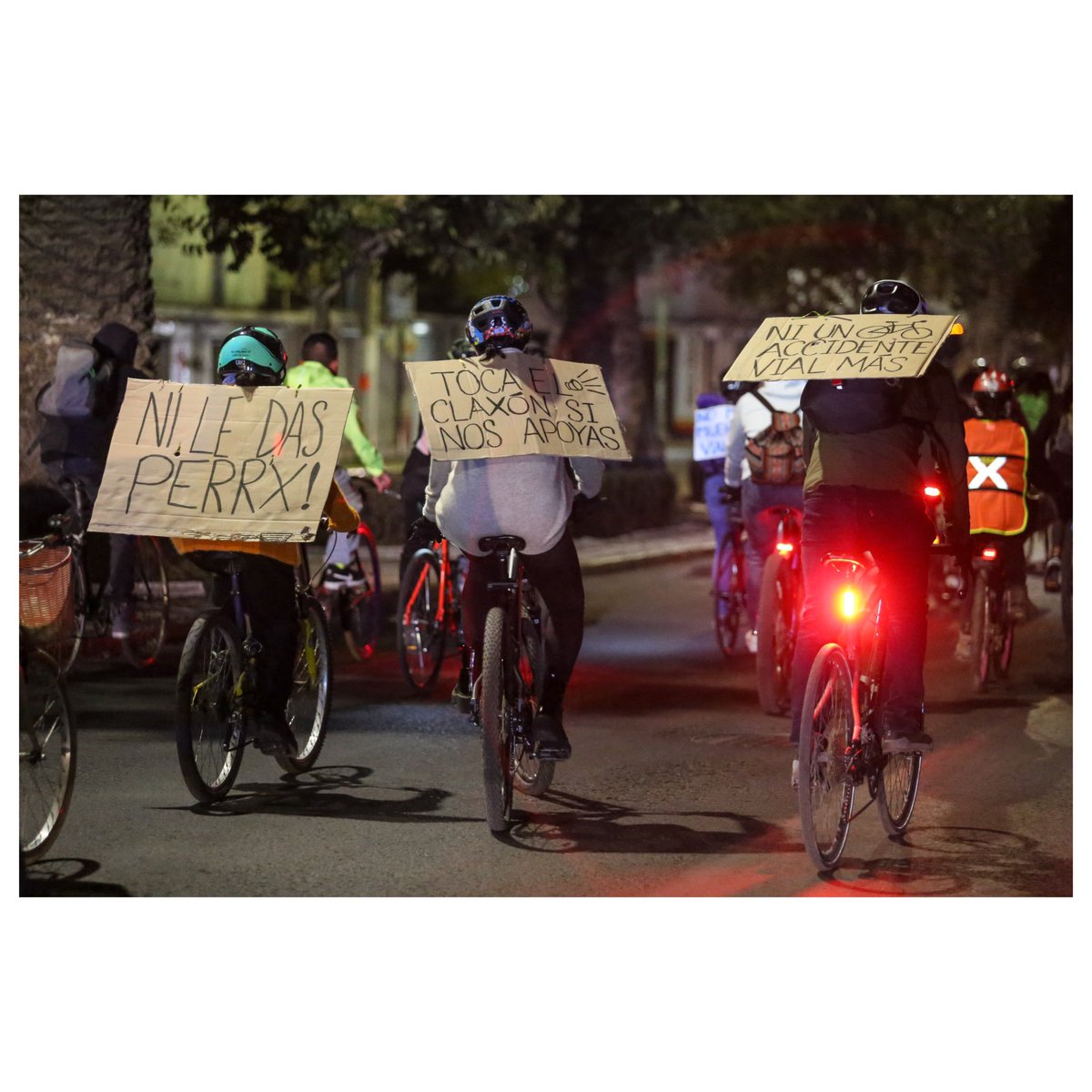 Ram_merval's tweet photo. #NoMásMuertesViales

El Estado de México es la segunda entidad que registra más muertes viales reporta el informe de peatones y ciclistas fallecidos en México 2020. https://t.co/P6IjLyKqvq