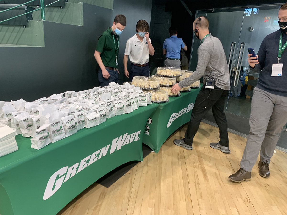 Thanks for breakfast <a href="/coachrhunter/">Ron Hunter</a> #RollWave