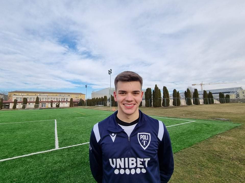 PolitehnicaT's tweet photo. 🙋 We invite you to get to know better Daniel Olariu, debutant for us this season.
🗣 "It was a unique experience, a moment I had been waiting for for a long time. I was honored to represent @PolitehnicaT on the pitch!"
The interview: ➡️ https://t.co/qrMwDt6lGq.

#adifferentclub https://t.co/kDoShqi4y4