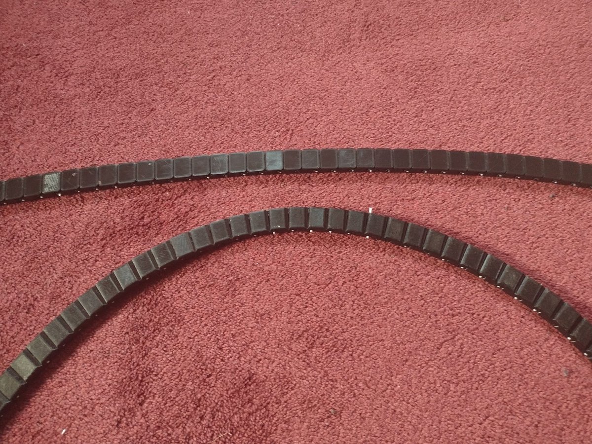 Red0Brick's tweet photo. Spent a long time trying to tension the tracks, turns out the problems was them being able to flex too much. https://t.co/iqqRMsDOCB