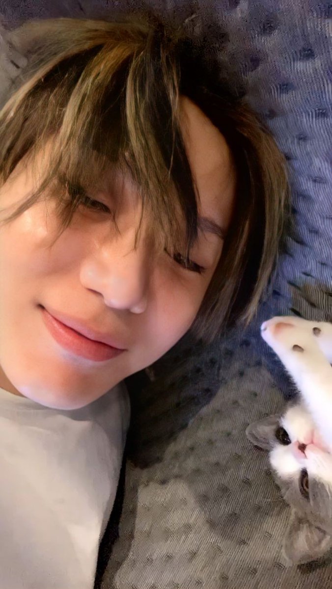 funerarydream_'s tweet photo. taemin and jonghyun with their daughters 🥰 https://t.co/O4U03XSZiF