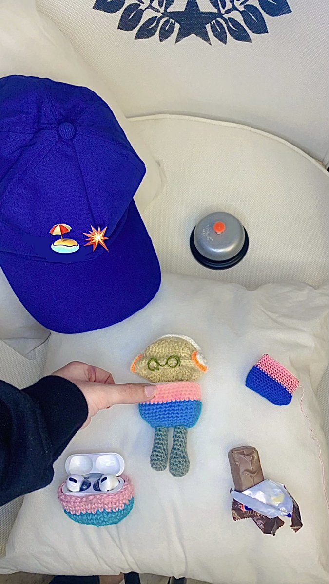 panikkarr's tweet photo. Invisible friend? ☑️
Bing Bong🛎? ☑️
Chocolate🍫? ☑️ 
Cap 🧢? ☑️

WL? Pending... 🏖💥

Some amazing work by @Nehalika10 
@InvsbleFriends @MotionMarkus @nelsg_ @coinbilly https://t.co/pc9NJXhXmg