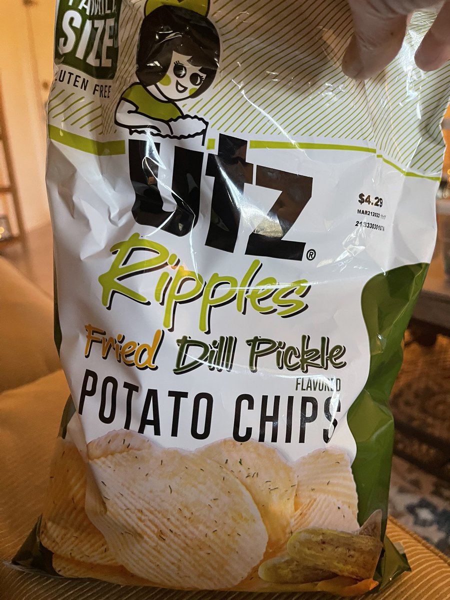 77Midwest's tweet photo. Donut snob’s demise?
…death by fried pickle potato chips.
#cannotstopeating https://t.co/FJKE2ajMoe