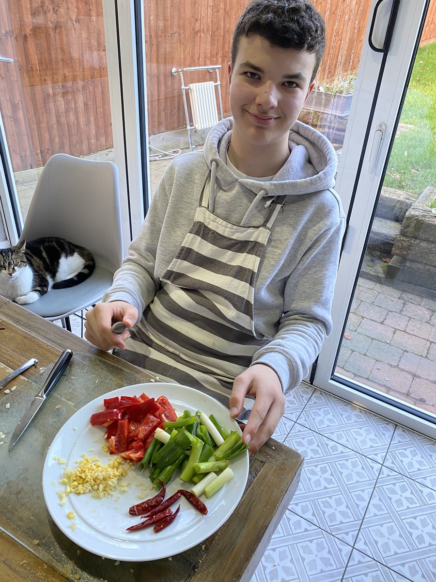wilsonsrock's tweet photo. A brilliant cooking class for Kung Pao with the 15yo. Loved the ‘wok clock’! #jamieolivercookeryschool https://t.co/ekH6D1XVge