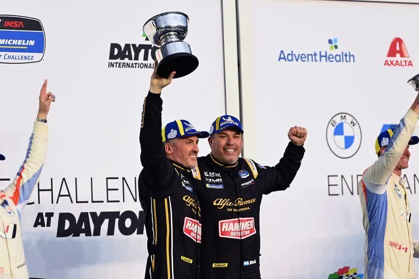 Corazondef1's tweet photo. 🛑 EYYYEEEE YEE QUE NO PARE LA FIESTA 🎶🎶🎶🎶
#RoyBlock 🇦🇷🇺🇲 #TimLewisJr
Ganadores @DAYTONA 2022 #IMSA
#MichelinPilotChallenge 🏆 (TCR)
Con Alfa Romeo https://t.co/UogFmDkRAR