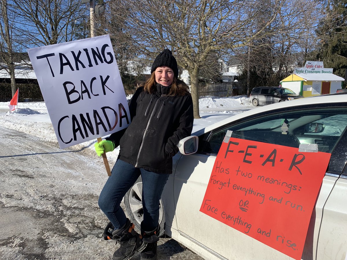EXPMichelle's tweet photo. Ashley Wills, organizer of a Simcoe rally in support of the “freedom convoy” arriving today in Ottawa, prepares for a crowd in Wellington Park. https://t.co/Vff7OhvVYd