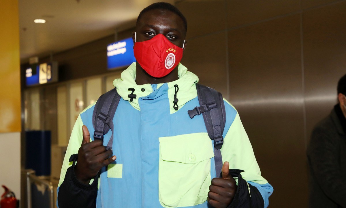 OlympiakosFr's tweet photo. Abdoulaye Dabo (Nantes) est bien arrivé en Grèce. Signature à l’Olympiakos imminente. https://t.co/lnHPcHZvCS