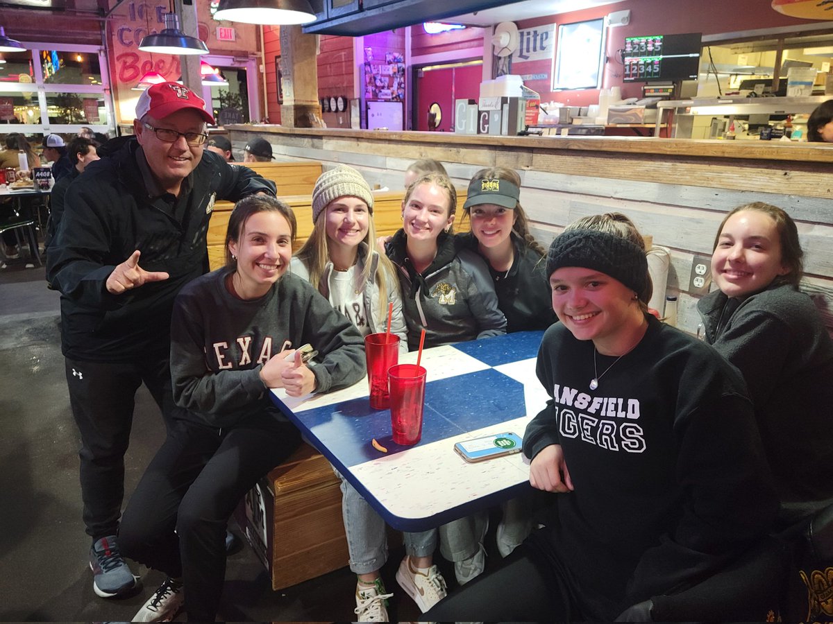 Great times on our 1st trip of 2022! Tigers won girls dubs, 2nd in mixed and Girls Singles! Great to see some "ex" Tigers too.