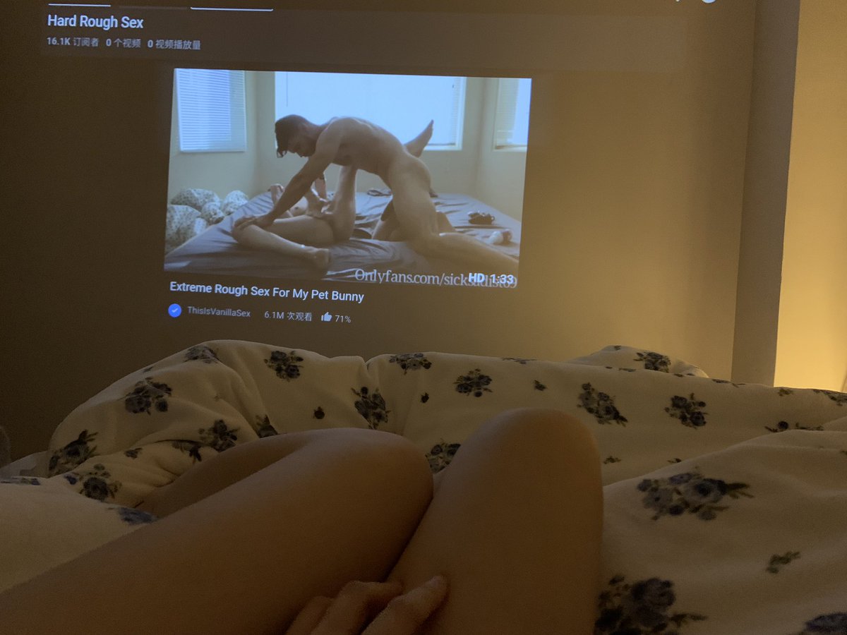 Xxx2381's tweet photo. Pornhub and chill?😝 #大食 #淫娃 https://t.co/05JPTfXNHu