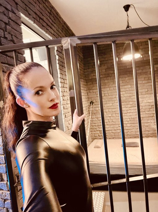 Locked up 🔐 at #derfemdom - Die Zelle steht bereit! Alles was Du tun musst ist Dich bei mir melden! F&uuml;r<a href="/tag/derfemdom"class="tags">#derfemdom</a><a href="/tag/dominatrix"class="tags"><span>#dominatrix</span></a><a href="/tag/zuerich"class="tags"><span>#zuerich</span></a><a href="/tag/ladytess"class="tags"><span>#ladytess</span></a>