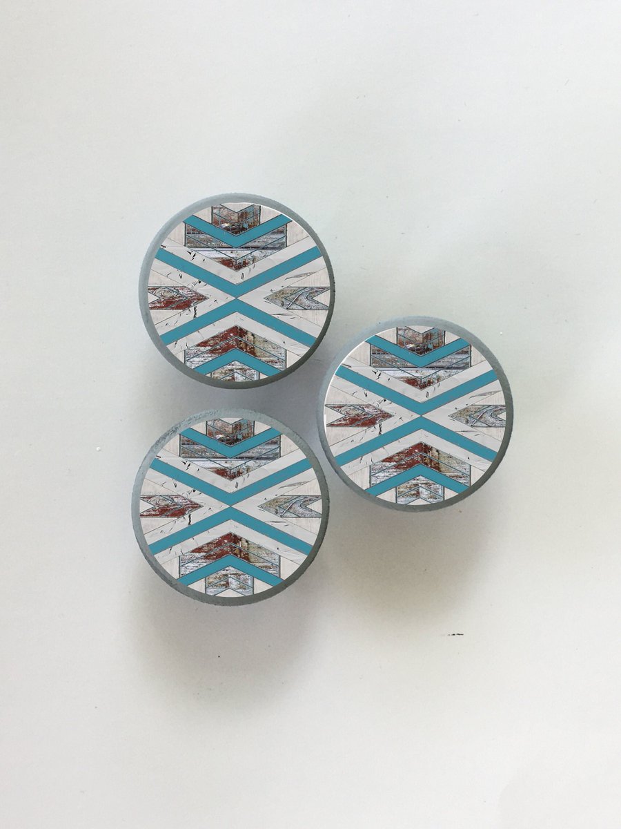 ruralgals's tweet image. Wow picks! Southwest Design Custom Knobs, Cabinet Knobs, Southwestern Style, Dresser Knobs, Kitchen Cupboard Hardware, Southwestern Art, Drawer Knobs at $19.95 at etsy.com/listing/873471… Choose your wows. 🐕 #DecorativeKnobs #CustomKnobs