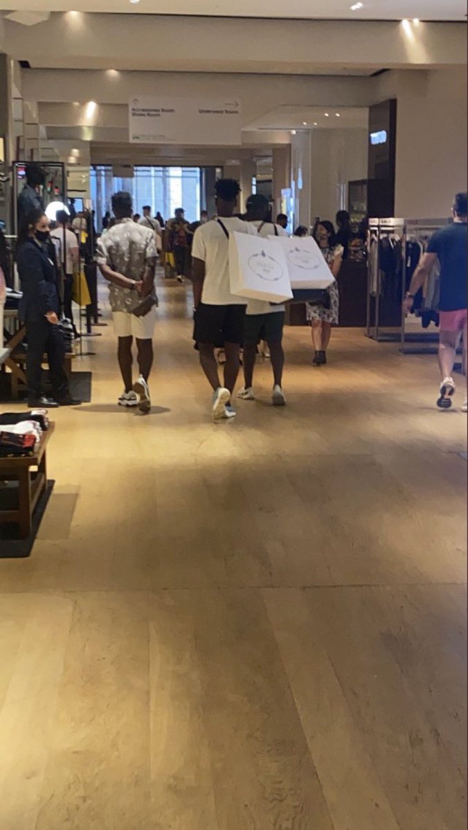 Rugbyric's tweet photo. @Isabellamestix Hours before we announced Lokonga, he was also in selfridges!! https://t.co/apHt6u5384