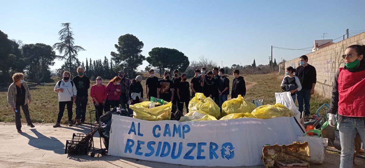 SantJosepReus's tweet photo. El nostres alumnes de 4t #esosantjosep han col·laborat en la recollida.
#alcampresiduzero #escolaverda #SantJosepReus
#reusalcor
#rtv
 #somunaescolaperatu #escolaconcertada #batxilleratconcertat #reus #unitsXtransformar🌎 https://t.co/wn6lEDcqYE