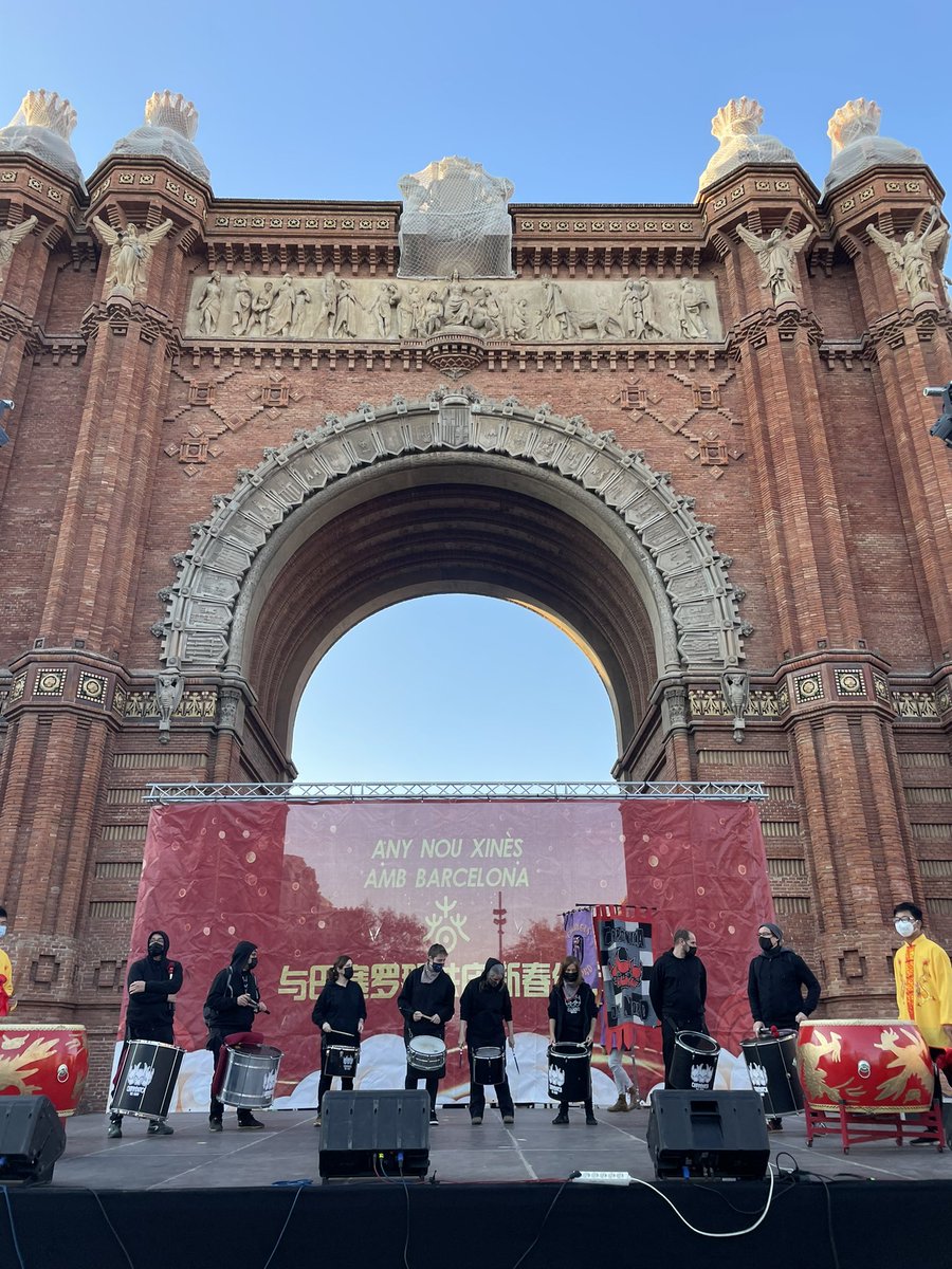 Any Nou Xinès amb Barcelona tweet media