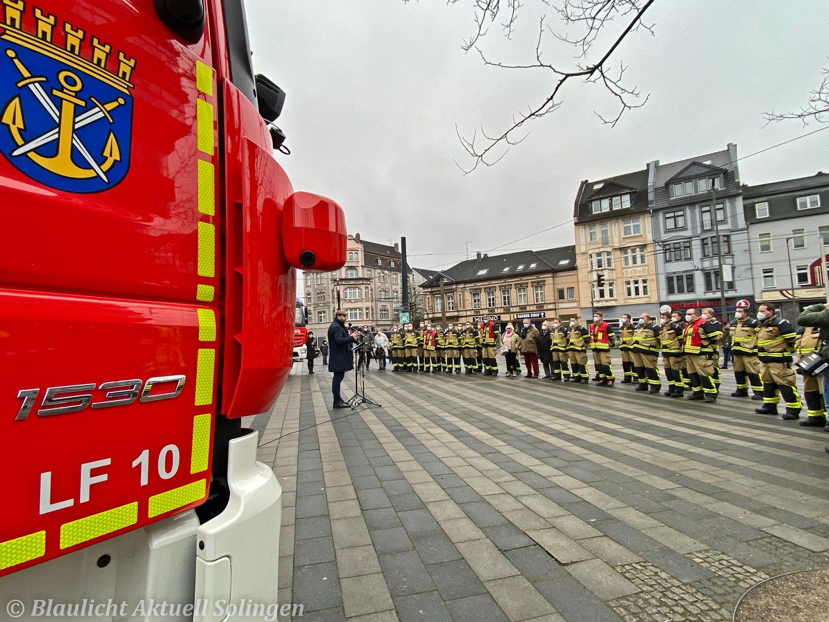 BlaulichtSG's tweet image. 🚨 Am Samstag, den 29. Januar 2022, hat Oberbürgermeister Tim Kurzbach sechs moderne Löschgruppenfahrzeuge des Typs „LF10″ an die ehrenamtlichen Brandschützerinnen und Brandschützer übergeben 🚨
blaulicht-solingen.de/sg-stadt-ueber…

@FW_Solingen #Solingen #LF10 #Löschfahrzeug #Freiwillige