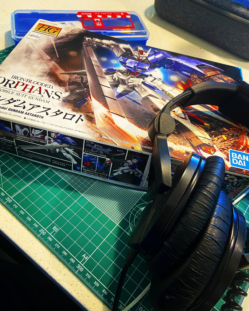 Brians_Republic's tweet photo. Morning #Stream starting! https://t.co/djBo6qPOiK let’s build a Gunpla! #gunpla #gundamibo #gunlabuilding #hotgo https://t.co/UlZOAYwM2G