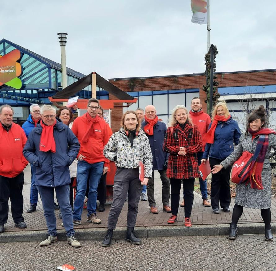Eindelijk kunnen we weer de buurt in en dat begon vanmorgen in de Aalanden.

Bewoners maken zich zorgen om betaalbare woningen en willen graag meer weten over de overstap naar aardwarmte.

We vertelden over onze plannen voor de verkiezingen van 16 maart: zwolle.pvda.nl/zwolleweervoor…