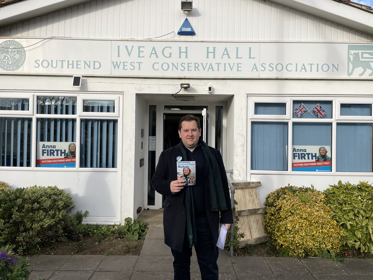 louie_french's tweet photo. Saturday afternoon at the seaside, supporting @Anna_Firth in Southend. An excellent candidate who will build on Sir David Amess’ legacy 🇬🇧 https://t.co/B2zLUCIpqq