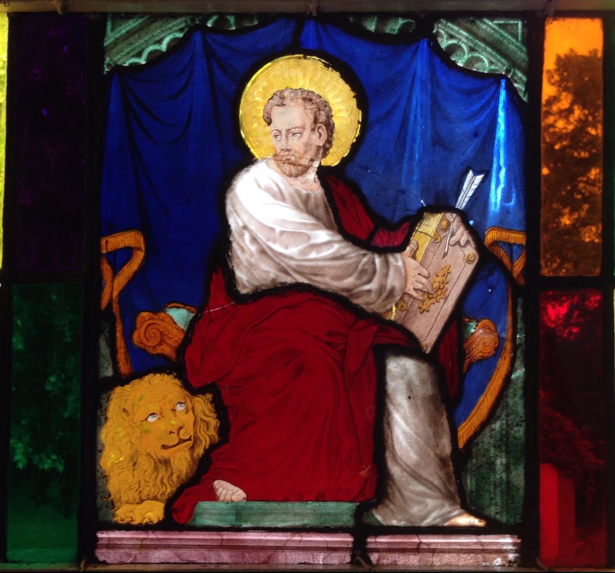 The joys of #Caturday ~ a #Georgian #StainedGlass depiction of St Mark the Evangelist with his ever-so-charming lion! #TinyLionsAppreciationSociety #CatsofTwittter😉 @PosyHill1 @Horatioforever @NellytheWillow @JudyADoherty @todbooklady @pacoulmag @StroudStory