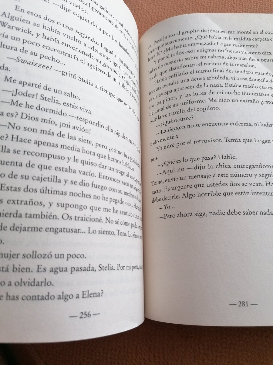 Me compré el libro de bolsillo de <a href="/mikelsantiago/">Mikel Santiago</a>, me encantan sus novelas, primero me encuentro 3 páginas repetidas, y luego me faltan   12 páginas, es de <a href="/penguinlibros/">Penguin España 🐧📚</a>, y es una pena porque no puedo seguir leyendo😔