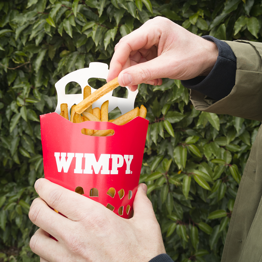 WimpyUK's tweet photo. Our NEW innovative chip box design keeps your chips #hot and #crispy when ordered for #delivery, so you can enjoy that in-store taste at home 🍟

Not only this but our smart, new branded chip box is also recyclable ♻️

#WimpyUK #Innovation #ChipBox #Branded #Recyclable #Packaging https://t.co/sTe2dPnB3P