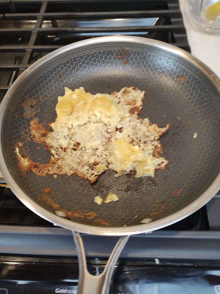 AnaMariaEnFC's tweet photo. @hexclad Talk to me! Treated the pan with olive oil before laying this Spanish omelette into it....this is what I got when I flipped it. Why are the no.stick pans sticking?? https://t.co/8DF3jDwaFv