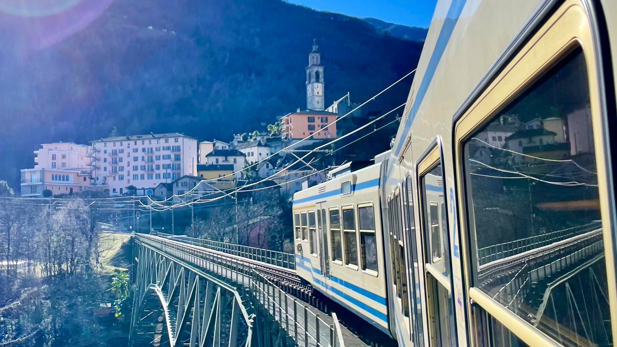 AndreasWiede's tweet photo. #Intragna’s🇨🇭bell tower is said to be the tallest in #Ticino canton. And: the trains of the #Centovallina #Vigezzina narrow gauge railway from #Locarno🇨🇭to #Domodossola 🇮🇹 are stopping here. https://t.co/ZqKP2ZsajL