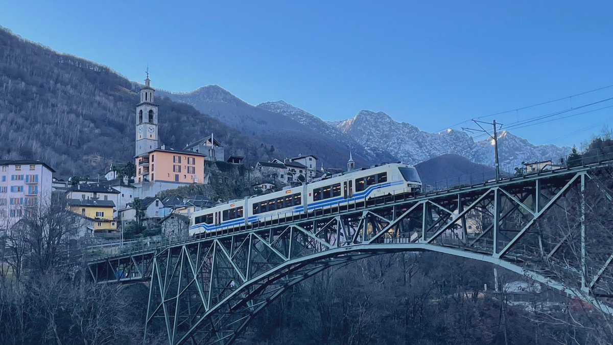AndreasWiede's tweet photo. #Intragna’s🇨🇭bell tower is said to be the tallest in #Ticino canton. And: the trains of the #Centovallina #Vigezzina narrow gauge railway from #Locarno🇨🇭to #Domodossola 🇮🇹 are stopping here. https://t.co/ZqKP2ZsajL