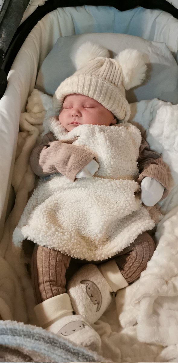 Two whole weeks of being your mummy 🥰 My biggest challenge, my greatest achievement 🤍
#LincolnMaternity #FirstTimeMummy
#MyGirl #Beautiful