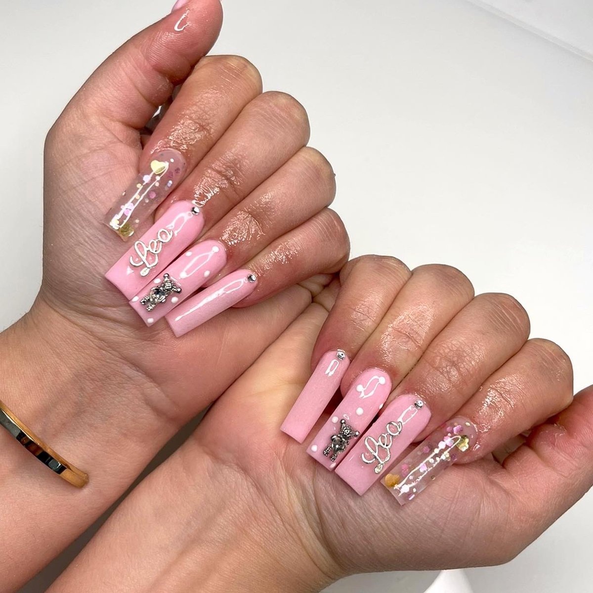 lornajessyca's tweet photo. My favourite pink ! 💕 IG: Plushbyjess #mtlnails https://t.co/Lwn2YBtaw8