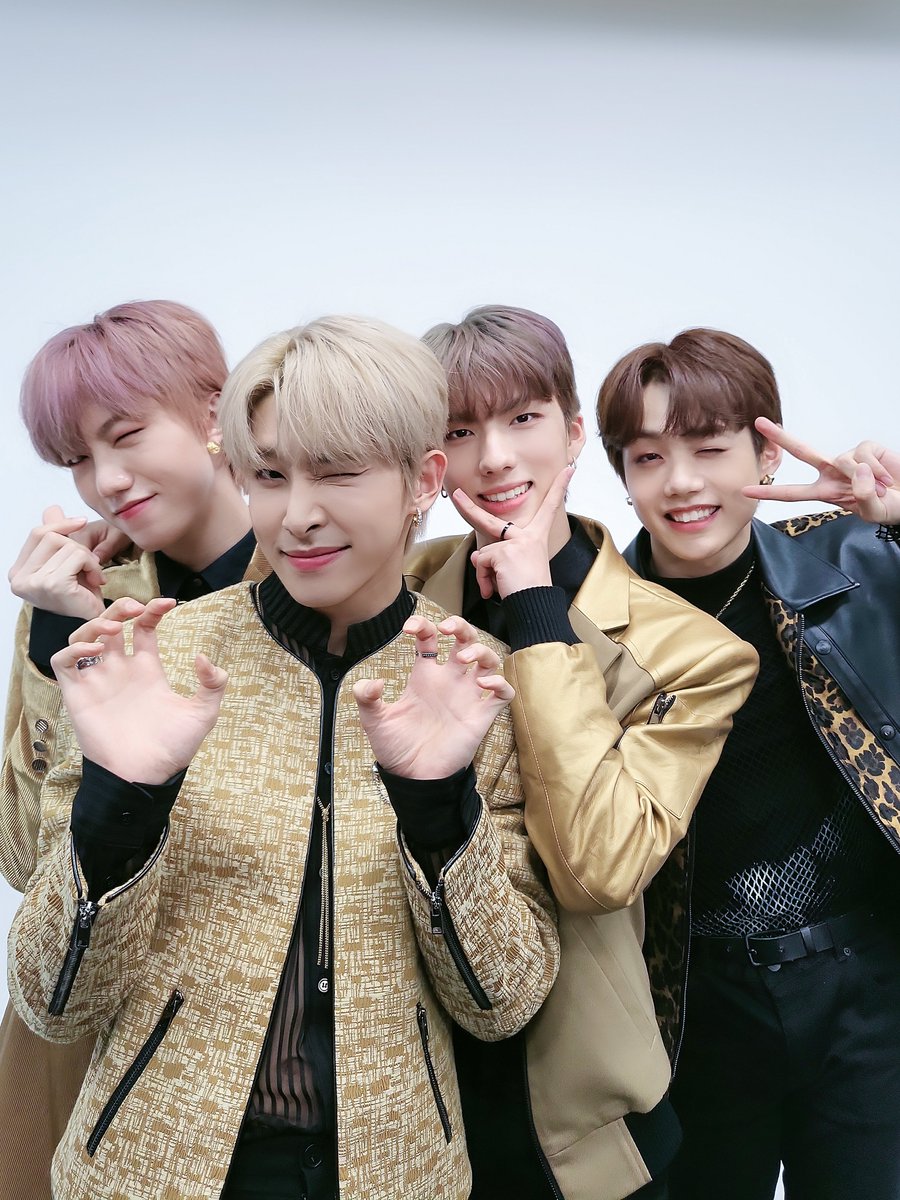 TRENDZ_OFFCL's tweet photo. [📷]

인기가요에서 만나요💙

#TRENDZ #트렌드지 #BLUESET 
#TNT #Truth_N_Trust #WeCanBlowItUp https://t.co/AZRMF2fJMo