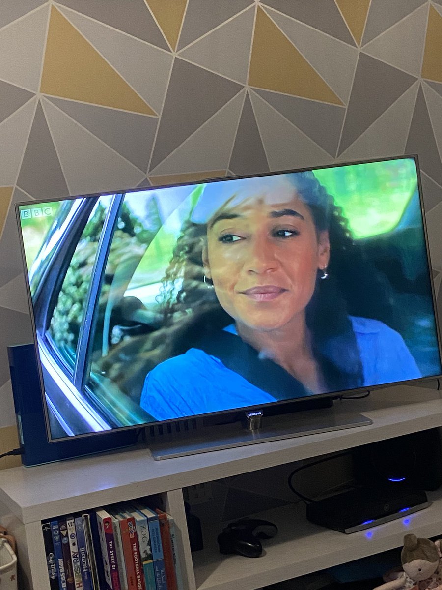 Jems83's tweet photo. I’m not crying at @deathinparadise are you!! 😭😭 we will miss #dscassell #DeathInParadise got me through the lonely part of my maternity leave back in March. Thank you @Josie_official you were a joy to watch 😘 https://t.co/D5oZhmZk3e