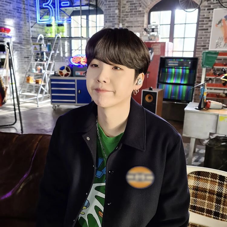 BTSMlN's tweet photo. If my face didn’t show you how I really wanted to go home then I don’t know what else could. I mean, isn’t it obvious? I. Want. To. Go. Home. https://t.co/JkZImZdc4l