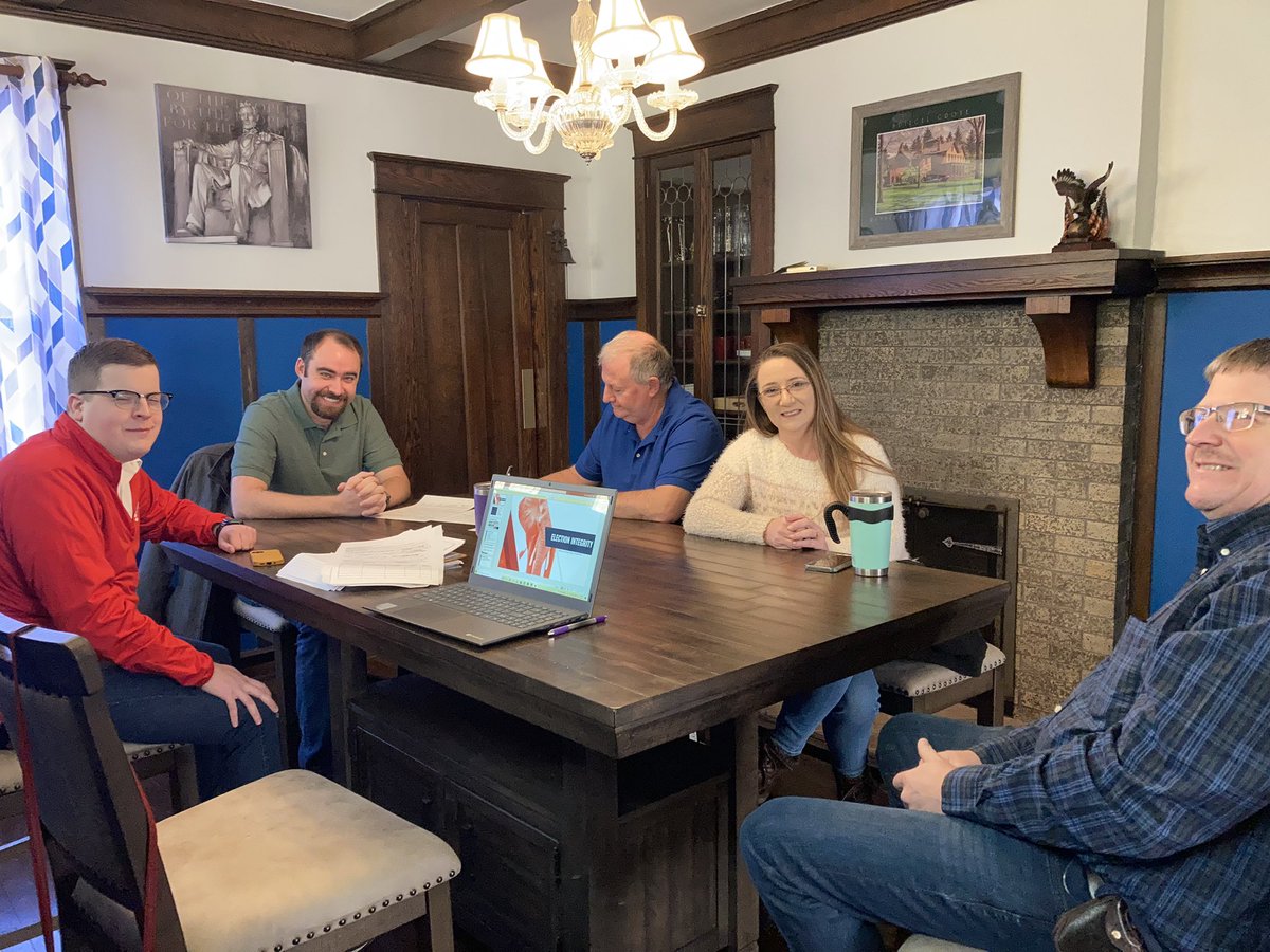 Fiona77399765's tweet photo. Had a great time talking about our GOP plans for 2022 at @CodyAPettit’s house in Muskingum County! Thanks to one of my best and most dedicated Neighborhood Team Leaders for hosting! #LeadRight #OHVictory https://t.co/oT6s3lU0YD