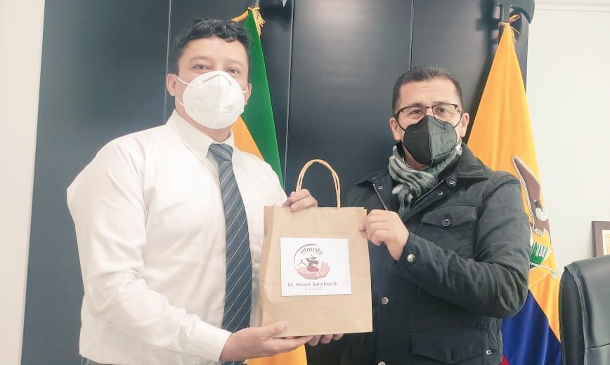 KleverSanchezA's tweet photo. Agradecer la visita Dr. Oswaldo Saritama Fernández
Coordinador zonal 7 de la Secretaría Técnica de Ecuador crece sin desnutrición infantil, trabajando coordinadamente por el bien de la niñez #Olmedense
#KleverSanchez https://t.co/NmdIl1DiIT