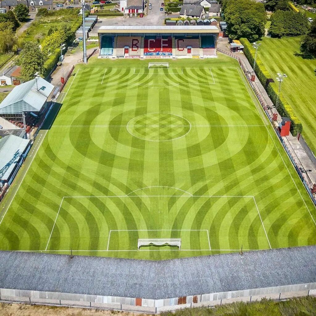 I wanna marry a Brechin City FC green keeper and keep him company..

Rate this #pitchoftheweek

📸 @brechincityfc

#brechin #brechincityfc #scotland #igersscotland #scottishfootball #fitba #pitch #green #greenkeeping #pitchperfect #whensaturdaycomes #… instagr.am/p/CZUiDuzMFnA/